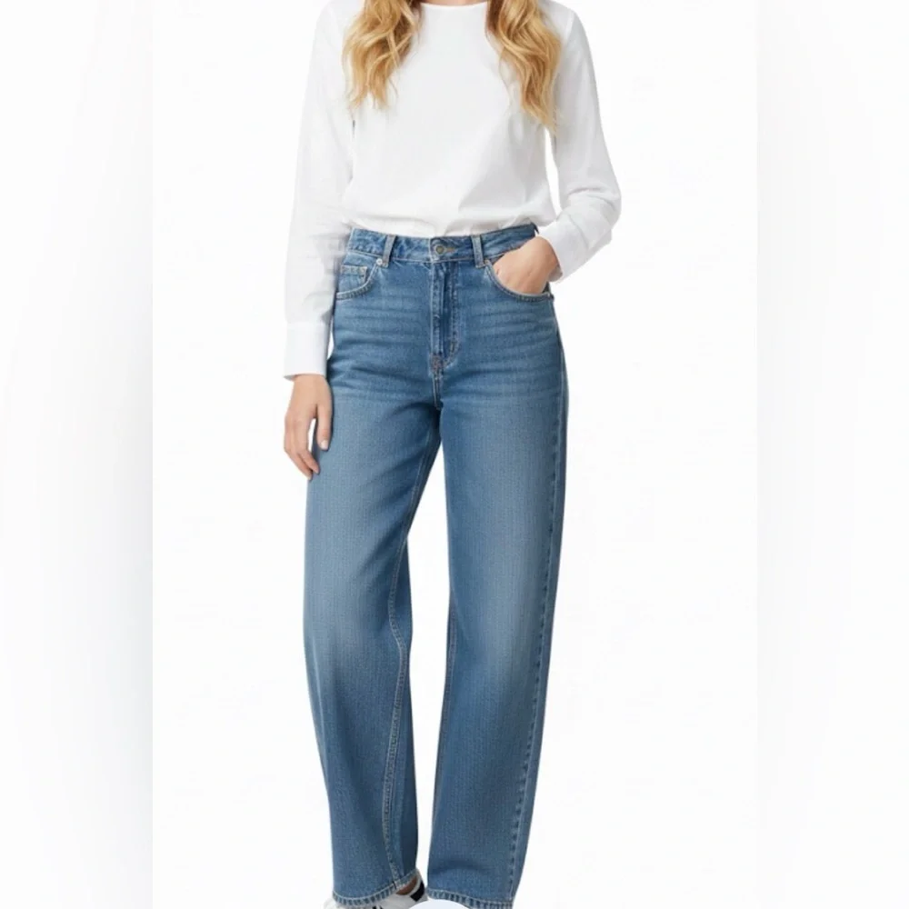 DIVIDED H&M High-Rise Ultra Wide Leg Jeans 100% Cotton Blue Size 12 - Picture 1 of 6